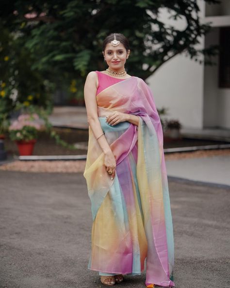 Multicolored Saree, Shaded Saree, Floral Blouse Designs, Farewell Sarees, Aloo Tikki, Krishna Hd, Dresses Traditional, Diy Tie, Sari Blouse Designs