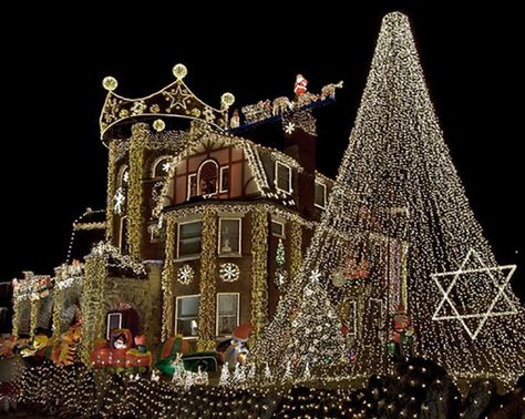 Crazy Christmas Lights: 15 Extremely Over-the-Top Outdoor Displays | Brit + Co Christmas Lights Outside, Christmas Light Installation, Best Christmas Lights, Christmas House Lights, Tacky Christmas, Christmas Light Displays, Christmas Lighting, Outside Decorations, Black Christmas Trees