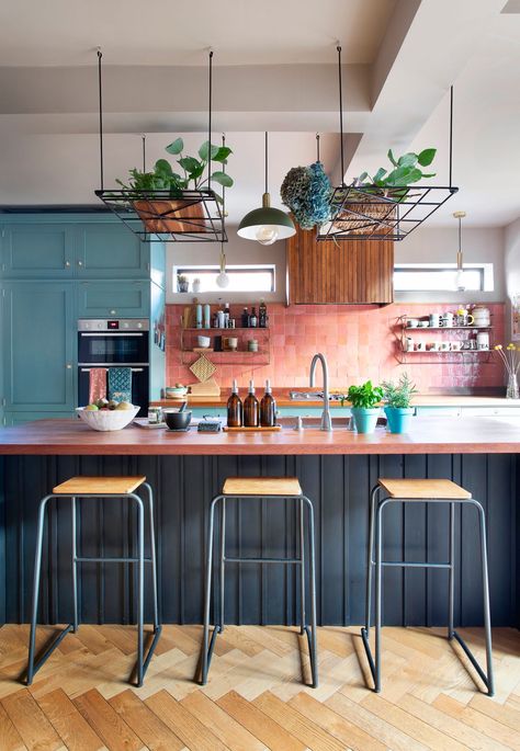 Boho Dining Room Ideas, Cottage Core Dining Room, Soho House Hotel, Dining Room Boho, Maximalist Bedrooms, Large Kitchens, 1980s Kitchen, 80s Kitchen, Manchester Home