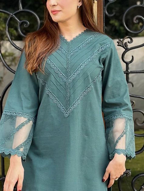 Plan Dress Design, Sleeve Design For Kurti, Cloth Designing, Design For Kurti, Plain Dresses, Plexiglass Panels, Garden Offices, Simple Dress Casual, Beautiful Neck