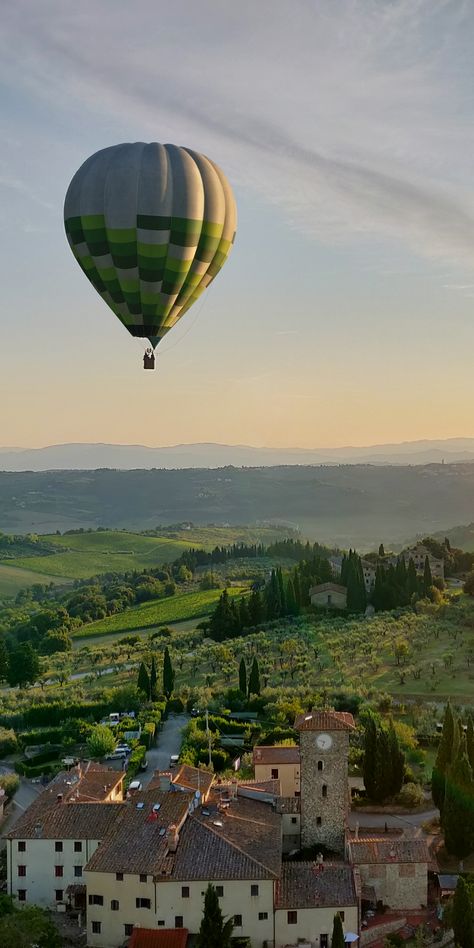 Hot Air Balloon Aesthetic, Hot Air Balloon Ride, Private Flights, Balloon Flights, Hills And Valleys, Hot Air Balloon Rides, Italy Travel Tips, Air Balloon Rides, 25th Birthday