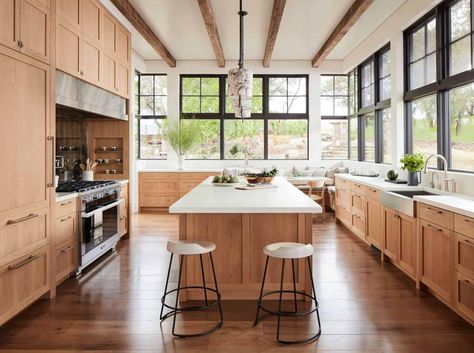 25 Jaw-Dropping Ideas For A Beautiful Rustic Farmhouse Kitchen Light Wood Kitchen Cabinets, Top Kitchen Trends, Light Wood Kitchens, Rustic Farmhouse Kitchen, Wood Kitchen Cabinets, White Countertops, Kitchen Trends, Farmhouse Style Kitchen, Kitchen Tops