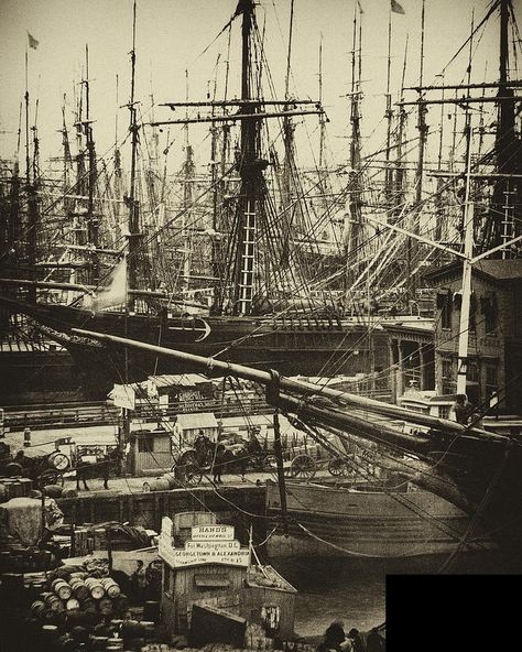 Ships docked in NYC harbour 1800s. Historical Photography, City Pics, Nyc History, Pirate Ships, Old Sailing Ships, Maritime Art, Black And White City, Olden Days, Lake George