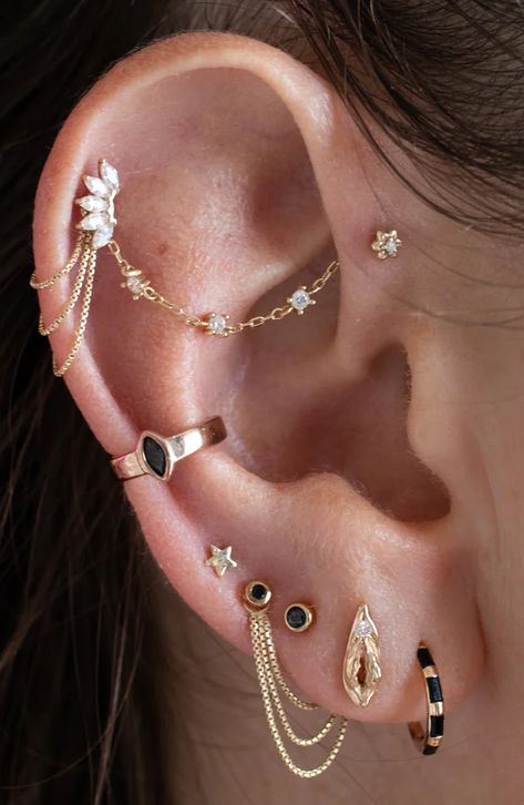 Multiple Piercings Earrings, New Ear Piercing, Unique Ear Piercings, Ear Peircings, Industrial Piercing Jewelry, Types Of Ear Piercings, Cool Ear Piercings, Pretty Ear Piercings, Cartilage Jewelry