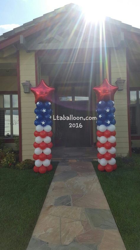 Veterans Day Balloon Arch, Veterans Day Balloons, Veterans Day Elementary, Patriotic Balloons, Patriotic Decorations Party, Welcome Home Parties, Deco Ballon, America Party, Memorial Day Decorations