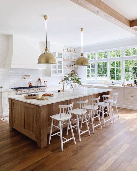 White Oak Kitchen, Island Chairs, White Oak Floors, Oak Kitchen, Kitchen Inspiration Design, Krabi, Wood Kitchen, Oak Floors, White Cabinets