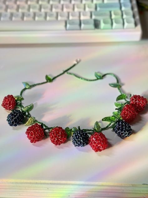 Beaded Raspberry Necklace : 18 Steps (with Pictures) - Instructables Beaded Raspberry, Raspberry Necklace, Beaded Jewlery, Handmade Jewelry Tutorials, Beading Needles, Beaded Accessories, Pony Beads, Green Bead, Jewelry Tutorials