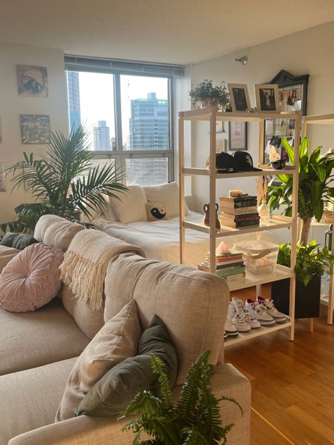 Cozy Studio Apartment, One Room Apartment, Studio Apartment Design, Studio Apartment Living, Deco Studio, Dream Apartment Decor, Small Studio Apartment, Future Apartment Decor, Apartment Layout