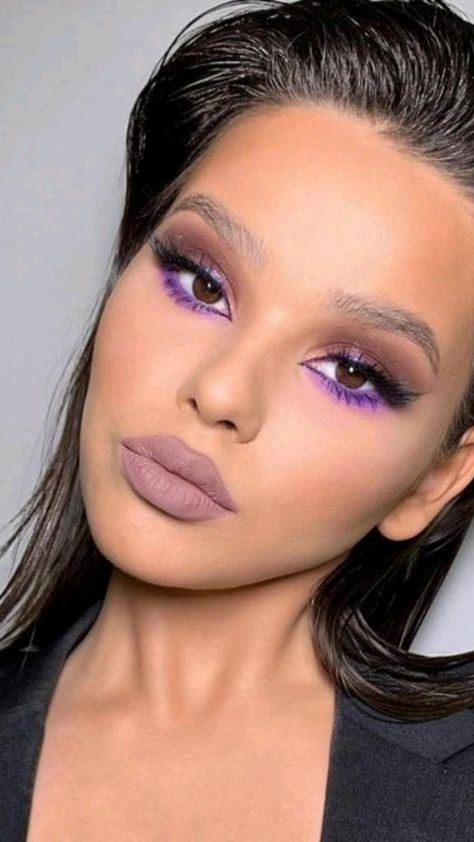 Makeup look, makeup for brown hair, purple makeup, prom makeup Lila Make-up, Gem Makeup, Purple Makeup Looks, Vegas Makeup, Club Makeup, Makeup Themes, Makeup Purple, Maquillage On Fleek, Concert Makeup