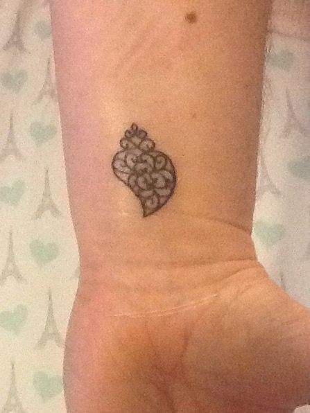 Portuguese Heart Portuguese Heart Tattoo, Portuguese Tattoo Ideas, Portuguese Tattoo, Crest Tattoo, Portuguese Style, Tattoo Idea, Heart Tattoo, Tattoos And Piercings, Paw Print Tattoo