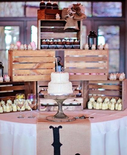 Wedding Cake And Cupcake Display, Cake And Cupcake Display, Vintage Wedding Cupcakes, Wedding Cupcake Display, Creative Catering, Cupcake Table, Cake Displays, Tafel Decor, Table Decorating