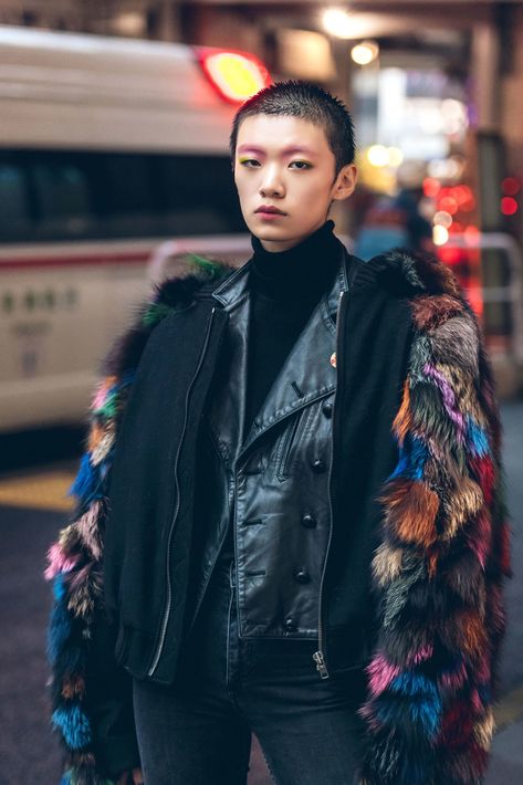 The Best Street Style From Tokyo Fashion Week Spring ’18 Draped Blush, Spring Fashion Men, Tokyo Streetwear, Indonesia Fashion Week, Tokyo Fashion Week, Harajuku Fashion Street, Tokyo Street Fashion, Tokyo Street Style, Tokyo Street