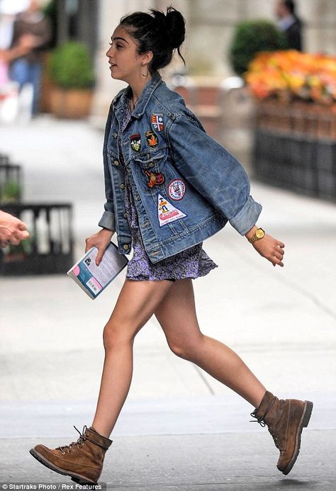 Denim glory: Lourdes, 16, donned a jeans jacket festooned with sewn on badges for a family outing in New York, on Saturday Madonna Daughter, Jeans Patch, Jean Jacket Patches, Jaket Denim, Denim Jacket Patches, Denim Jacket Outfit, Denim Patches, Patches Jacket, Modieuze Outfits