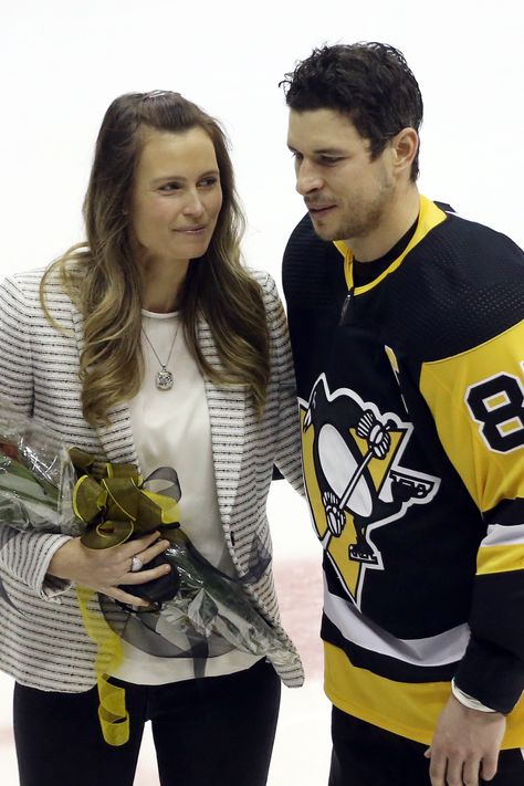 Meet Sidney Crosby's Wife Kathy [2023 Update] - Players Bio Sidney Crosby Girlfriend, Sidney Crosby And Kathy Leutner, Young Sidney Crosby, Kathy Leutner, Sydney Crosby, Ryan Miller, Hockey Wife, Hockey Girlfriend, One Of The Guys