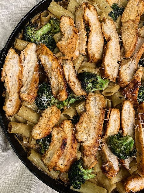 Chicken Broccoli Rigatoni, Chicken Rigatoni, Chicken Broccoli Cheese, Rigatoni Recipes, Best Pasta Dishes, Broccoli Pasta, Fresh Broccoli, Chicken Broccoli, Roasted Broccoli