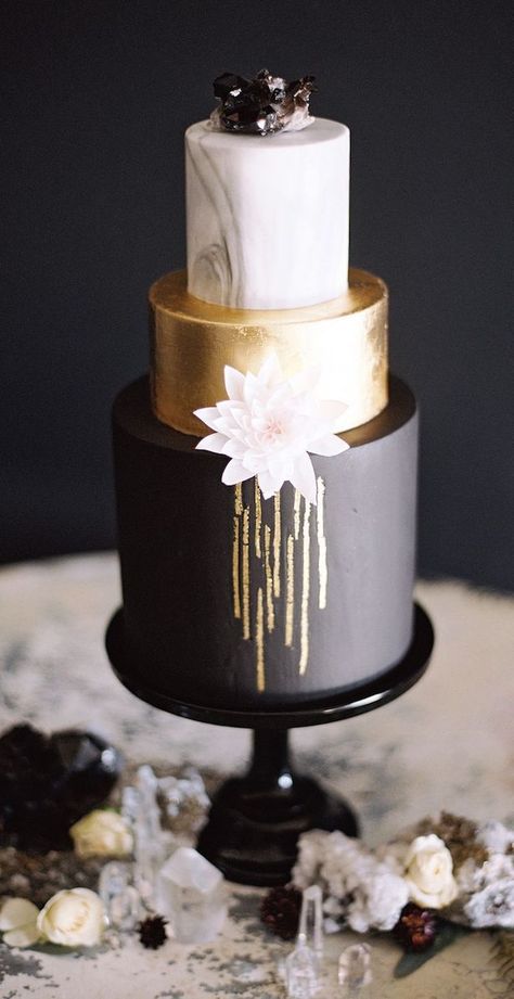 Marble Wedding Cakes - Diana Marie Photo ♥pinterest➡@Nor Syafiqah♥ Metallic Wedding Cakes, Black And Gold Wedding, Black Cake, Winter Wedding Cake, Marble Cake, Modern Wedding Cake, Gold Cake, Gold Wedding Cake, Types Of Cakes