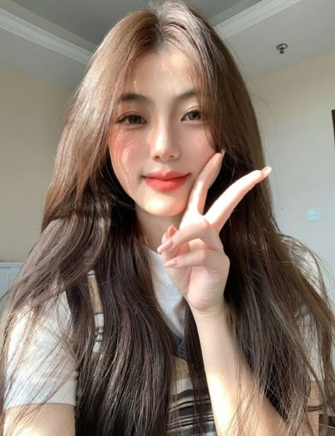 Easy Hairstyles For School, Uzzlang Girl, Hairdo For Long Hair, Korean Hairstyle, Pretty Selfies, Medium Length Hair Cuts, Korean Beauty, Ulzzang Girl, Aesthetic Girl