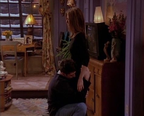 13 Moments On "Friends" That Made You Cry | ...I cried reading the list. That can't be healthy. Friends Ross And Rachel, Ross And Rachel, Try Not To Cry, Ross Geller, Friends Moments, Matthew Perry, Tv Couples, Stuff And Thangs, Rachel Green