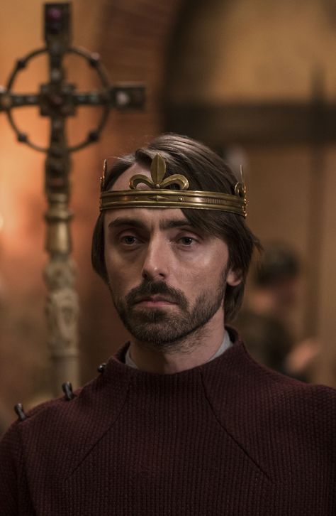 As King Alfred, 'The Last Kingdom'...an episode 6 still by farfarawaysite.com The Last Kingdom Cast, King Alfred The Great, The Last Kingdom Series, Saxon History, Uhtred Of Bebbanburg, King Alfred, David Dawson, Alfred The Great, Last Kingdom