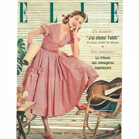 #suzyparker #elle #ellemagazine #july #1953 #1950s #1950sfashion #1950sstyle #vogue #voguemagazin #fashion #harpersbazaar #bazaar #elle #ellemagazine #vintage #vintagefashion #vintagemagazine #cover #look #style #ladylikelook #maddygilly 50s Holiday Fashion, Vintage Housewife Outfit, 1950s Fashion Magazine, Vintage 1950s Aesthetic, 1953 Fashion, 1950s Fashion Photography, Suzy Parker, Vintage Housewife, 1950’s Fashion