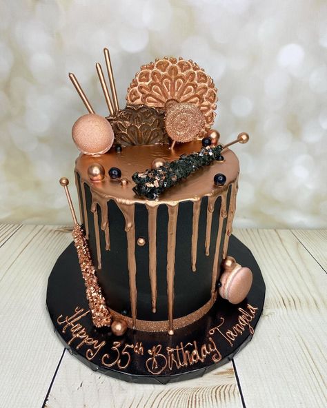 Black Rosegold Decoration Birthday, Rose Gold And Black Birthday Party Decorations, Dirty 30 Birthday Cake For Women, Rose Gold And Black Birthday Party, Black And Rose Gold Cake, 30th Birthday Cake For Women, 40 Rocks, Black White Cakes, Hello 40