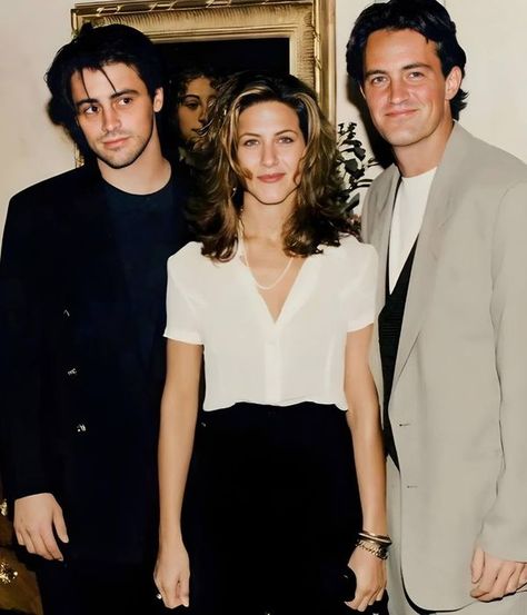 Friends Cast 90s, Matt Leblanc And Matthew Perry, Joey And Rachel, Chandler Friends, Friends (tv Series), Matt Leblanc, Friends Cast, Friends Moments, Wedding Guest List