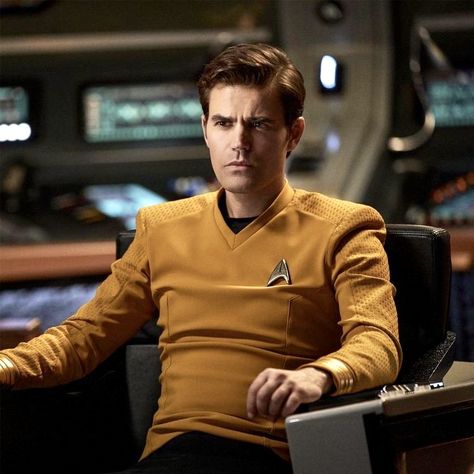 Star Trek Strange New Worlds, Fandom Star Trek, Star Trek Reboot, Star Trek Uniforms, Strange New Worlds, James T Kirk, Star Trek Images, Star Trek Characters, Male Actors