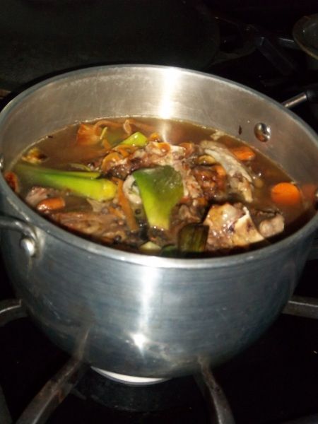 Duck stock Duck Broth Recipe, Duck Broth, Food Dehydration, Stock Recipes, Gaps Diet, Duck Recipes, Healthy Kitchen, British Food, Vegetarian Paleo