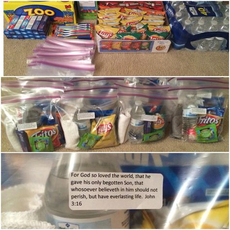 I'm ready to pass out my snack packs to the homeless. I love giving! #giving #love 💖💖💖 Homeless Goodie Bags, Homeless Bags Supply List, Homeless Blessing Bags, Bags For Homeless, Packs For Homeless, Homeless Care Package, Charity Work Ideas, Summer Backpacking, Pass Out