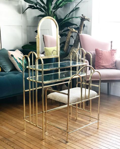 Vintage brass and glass makeup vanity #brass #brassdecor #brassdetails #brassfigurine #mcmdecor #vintagedecor #80sdecor Vintage Gold Vanity, Glass Makeup Vanity, Antique Makeup Vanities, 80’s Decor, Glass Makeup, 80s Stuff, Metal Vanity, Brass Vanity, Retro Mirror