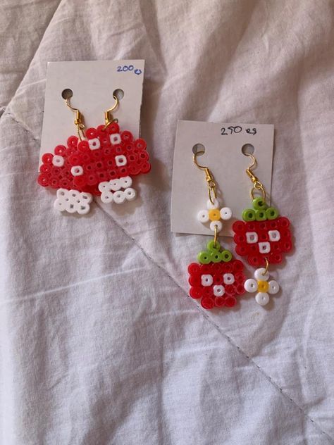 Small Perler Earrings, Perler Earing Ideas, Pyssla Earrings, Pixel Earrings, Perler Beads Earrings, Melt Beads, Melt Beads Patterns, Hama Art, Pearl Beads Pattern