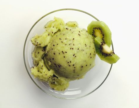 Kiwi Ice Cream, Phish Food, Ice Cream World, Fruity Ice Cream, Kiwi Recipes, Dessert Book, Fresh Fruit Recipes, Ice Cream At Home, Vegan Ice Cream