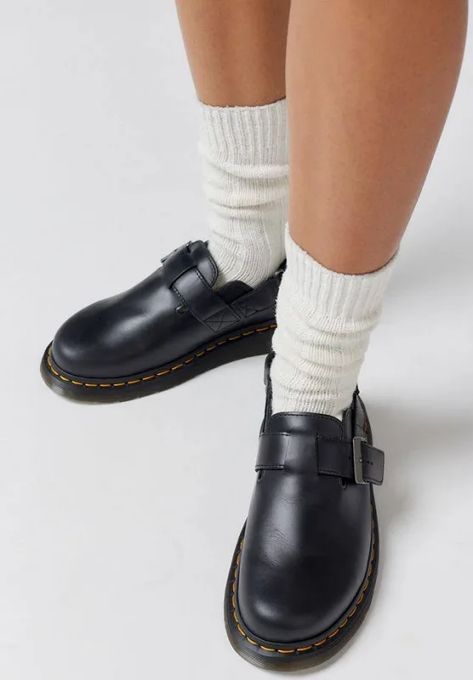 Mule Outfits Women, Mule Outfits, Mules Outfits, Dr Martens Jorge Ii, Mule Outfit, Dr Martens Jorge, Slingback Mules, Sandals Outfit, Pretty Shoes