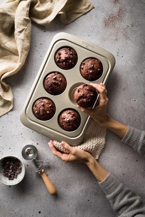 These vegan jumbo chocolate beet muffins are a healthy, fudgy, easy to make recipe. Beetroot puree keep these muffins moist and adds nutrition, natural sweetness and fiber. #veganrecipes #veganchocolatemuffins #chocolatemuffins #chocolaterecipes #healthydessert Beet Berry Muffins, Beet Zucchini Muffins, Beet And Carrot Muffins, Beet Cake Chocolate, Chocolate Beet Muffins, Beetroot Puree, Beet Muffins, Vegan Chocolate Muffins, Beetroot Cake