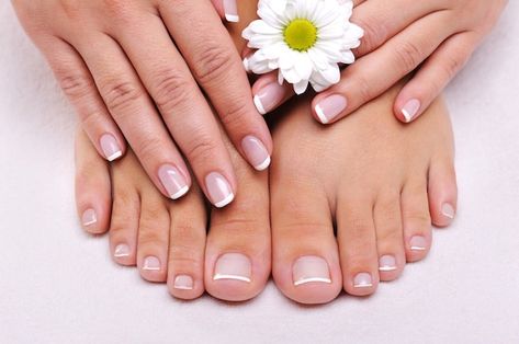 Skincare of a beauty female feet with ca... | Free Photo #Freepik #freephoto #manicure-pedicure #fingernails #manicure #nails-manicure Bella Nails, French Pedicure, Golden Nails, Gel Polish Manicure, Easy Nails, Ingrown Toe Nail, Toenail Fungus, Nail Fungus, Nailed It