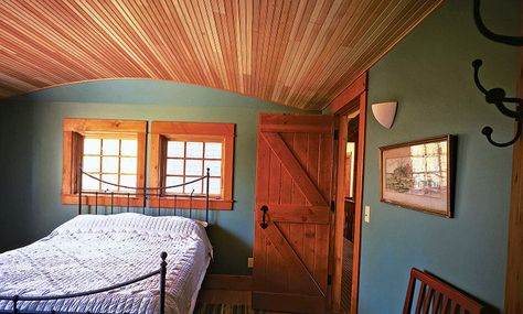 Your Guide to Painting the Cabin Interior and Exterior Cabin Bedroom Decorating Ideas, Elegant Cabin, Log Cabin Bedrooms, Cozy Cabin Bedrooms, Small Cottage Interiors, Cabin Bedroom Decor, Rustic Style Bedroom, Log Cabin Interior, Cabin Bedroom