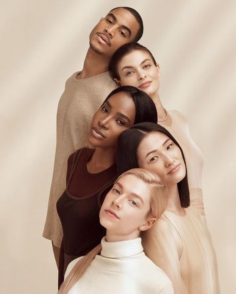 Trucage Photo, Itchy Flaky Scalp, Group Photo Poses, Group Picture Poses, Shiseido Makeup, Plant Styling, Scalp Treatments, Friendship Photoshoot, Group Photography Poses