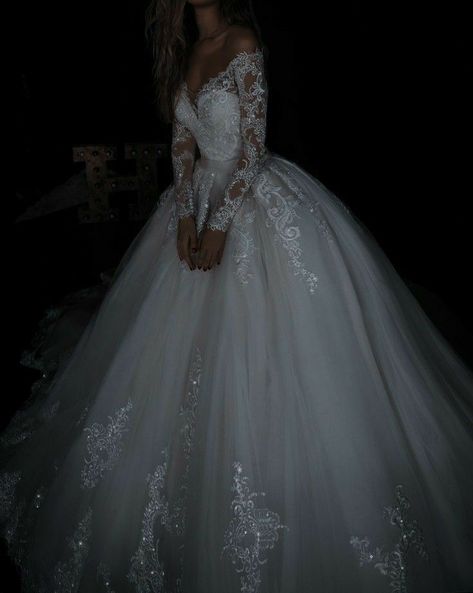 Wedding Dress Fairytale, Disney Fairytale Wedding Dress, Fairytale Wedding Dress, Wedding Dress Romantic, Wedding Dresses Ideas, Romantic Wedding Dress, Wedding Dress Types, Big Wedding Dresses, Unique Wedding Dresses