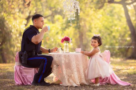 Love!! Daddy daughter tea party! Bridgerton Photoshoot, Tea Party Photography, Tea Party Photoshoot, Photography Backdrop Ideas, Daughter Photoshoot, Mommy And Me Photo Shoot, Toddler Photoshoot, Party Photoshoot, Fathers Day Photo