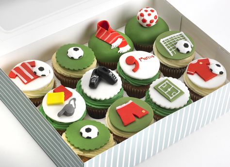 Ronaldo Cupcakes, Football Cake Design, Liverpool Cake, Superbowl Cake, Soccer Cupcakes, Football Cupcake, Football Themed Cakes, Easy Cupcakes Decoration, Football Birthday Cake