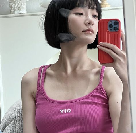 #parkgyuyoung Square Bob Haircut, Square Bob, Park Kyu-young, Park Gyu-young, Asian Short Hair, Bob Haircut With Bangs, Model Inspo, Girl Short Hair, Short Hair With Bangs