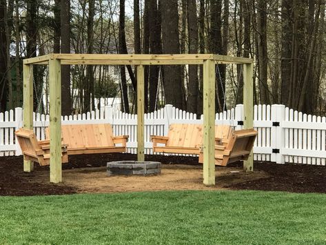 Home Outdoor Fire Pit Area, Fire Pit Swings, Diy Backyard Patio, Backyard Swings, Fire Pit Area, Fire Pit Designs, Backyard Inspiration, Outdoor Decor Backyard, Backyard Projects