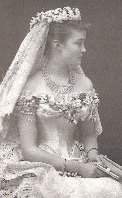 Victorian Wedding Dresses: 27 Stunning Vintage Photographs of Brides Before 1900 ~ Vintage Everyday French Wedding Dress, Vintage Bridal Fashion, Victorian Bride, Victorian Wedding Dress, Custom Wedding Gown, John Brown, Buy Wedding Dress, Vintage Wedding Photos, Victorian Wedding