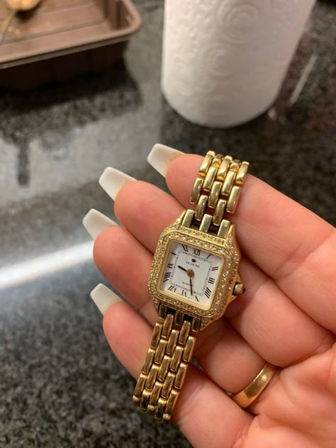 Womens Watches Gold, Gold Ladies Watch, Small Gold Watch Women, Women’s Gold Watch, Make Gold Jewelry, Old Money Watches Women, Small Watches Women, Luxury Watches Women, Small Gold Watch