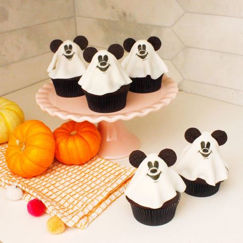 Mickey Mouse Ghost, How To Use Fondant, Halloween At Home, Mickey Ghost, Pumpkin Truffles, Ghost Cupcakes, Black Food Coloring, Party Giveaways, Mickey Pumpkin