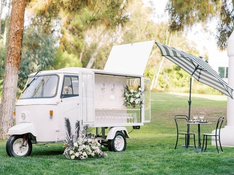 The Tipsy Tuk Tuk is a chic mobile bar that serves prosecco, beer, wine, & more on tap! From weddings, corporate events and backyard soirées, the Tipsy Tuk Tuk will be the hit of your next shindig. Based in San Diego, CA. Prosecco Cart, Beer Cart, Trailer Bar, Bar On Wheels, Wine Cart, Prosecco Wine, Piaggio Ape, Truck Business, Food Truck Business