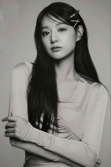 Kim Ji Won Instagram, Choi Hee, Film Magazine, Ideas Pose, Reel Ideas, Kim Jiwon, Retro Film, Kim Ji Won, Kim Soo Hyun