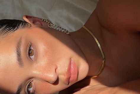 ALISSA on Instagram: “@solbody gradual self tanning face moisturizer is everythinggg! This product just enhances your natural color and leaves your looking sun…” Self Tanning Face, Tanning Face, Eye Makeup Images, Day Makeup Looks, Sterling Silver Cleaner, Long Chain Earrings, Tan Face, Stunning Makeup, Fancy Makeup