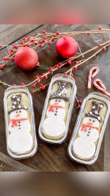 Mini Loaf Pan Desserts Christmas, Mini Loaf Cakes Packaging Gift Ideas, Mini Loaf Decoration, Mini Loaf Pan Gift Ideas Christmas, Tiny Christmas Cakes, Mini Cake Tins Christmas, Mini Loaf Cakes Christmas Gift Ideas, Mini Loaf Pan Cakes Christmas, Mini Loaf Cake Decorating Ideas