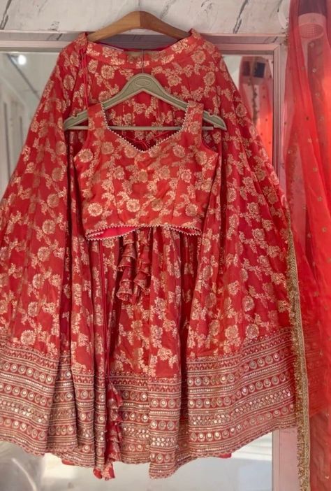 Bridal Lehenga Blouse, Haldi Lehenga, Blouse With Full Sleeves, Mehendi Lehenga, Wedding Lehenga Choli, Red Lehenga Choli, Lehenga Choli For Women, Silk Lehenga Choli, Banarasi Lehenga